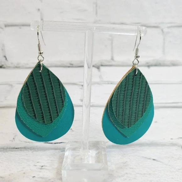 3 Layer Teal/Green Faux Leather Dangle Chic Lightweight Earrings 3t9 - Picture 6 of 6